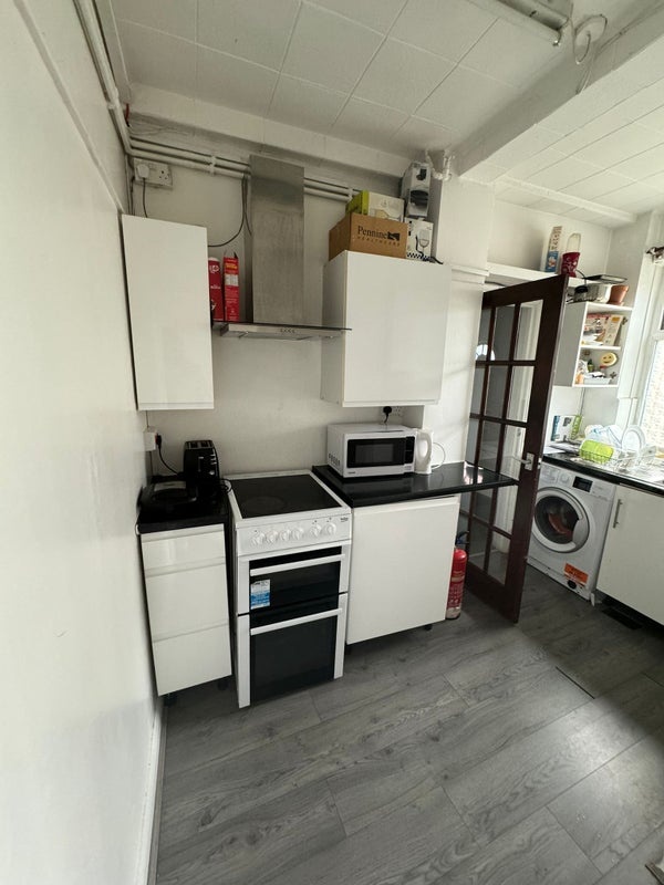 Room in a Shared Flat, Tower Bridge Road, SE1