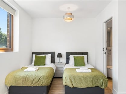 3 Bed Penthouse, Aldenham Road, WD19