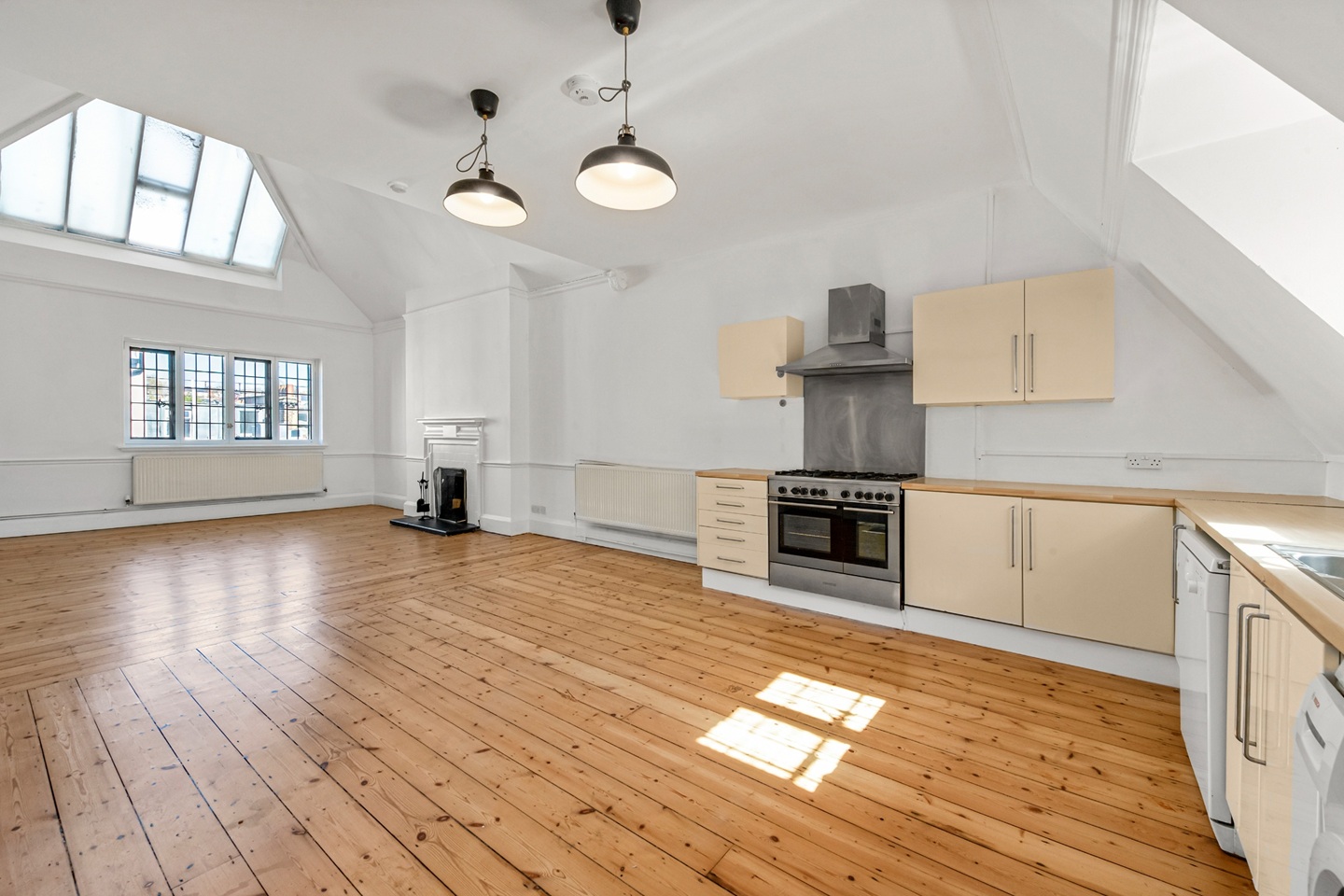 4 Bed Flat, Sundial House, W8 photo 2