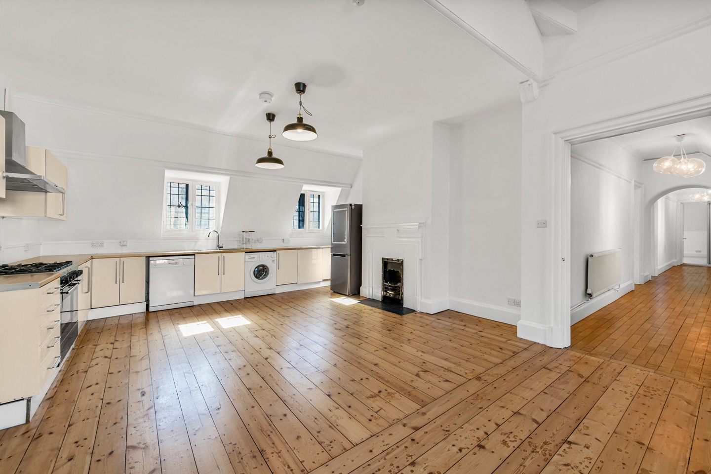 4 Bed Flat, Sundial House, W8 photo 3