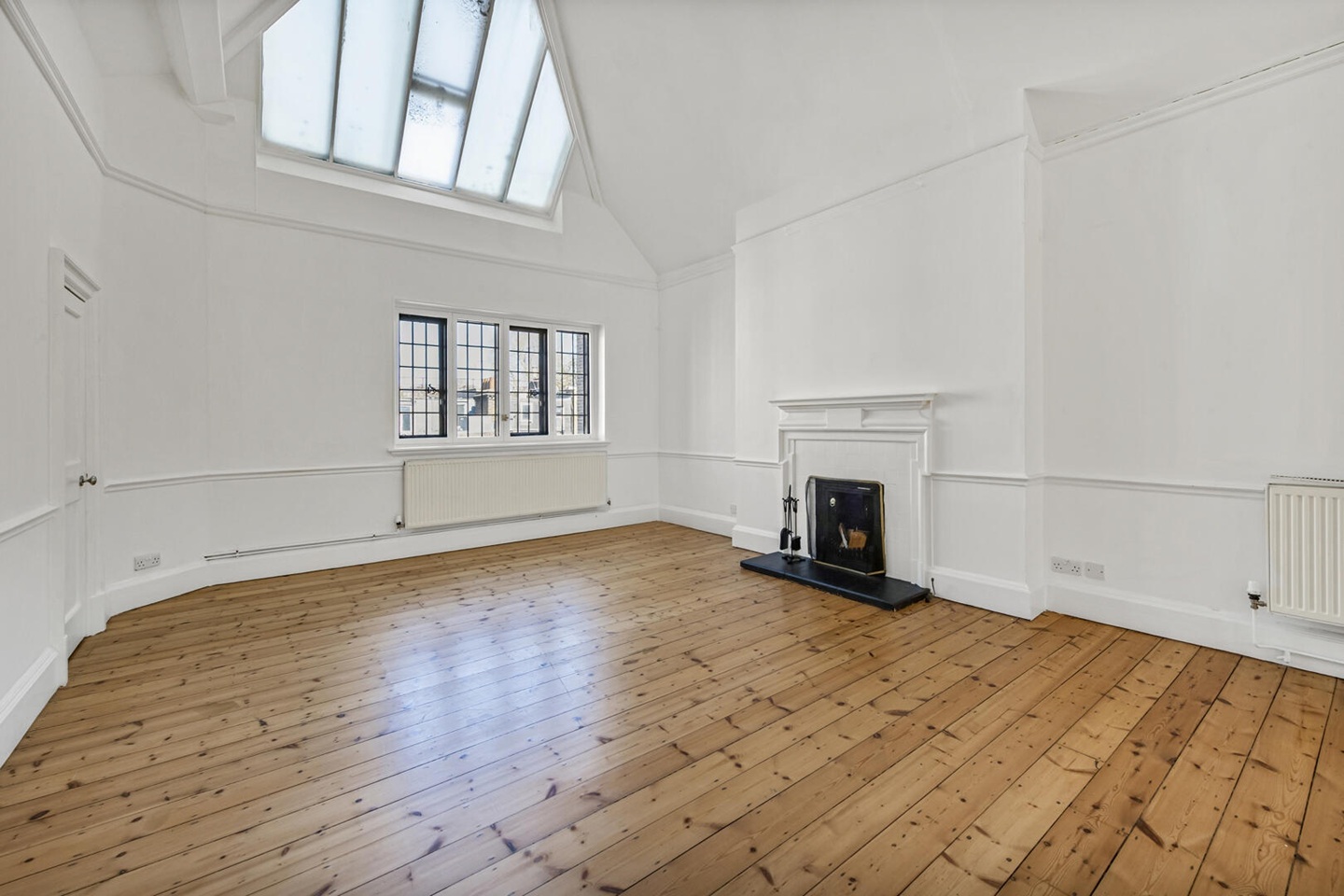 4 Bed Flat, Sundial House, W8