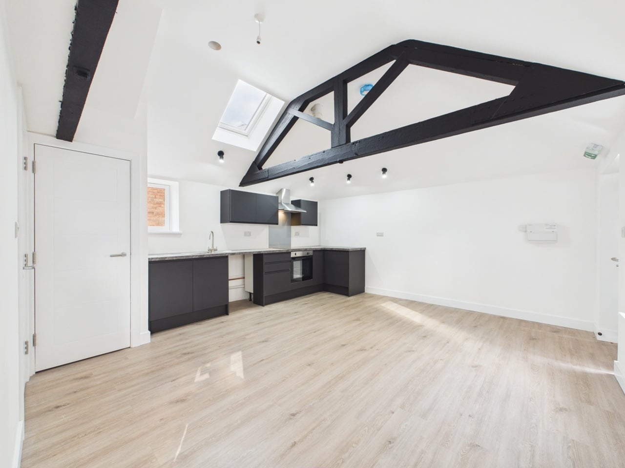 1 Bed Penthouse, Pocklingtons Walk, LE1 photo 2