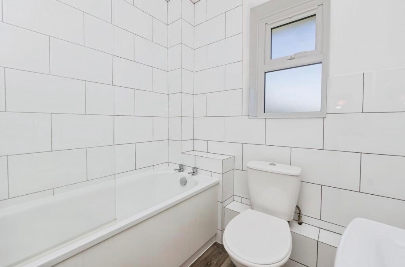 2 Bed Flat, St Annes Park, BS4 photo 4