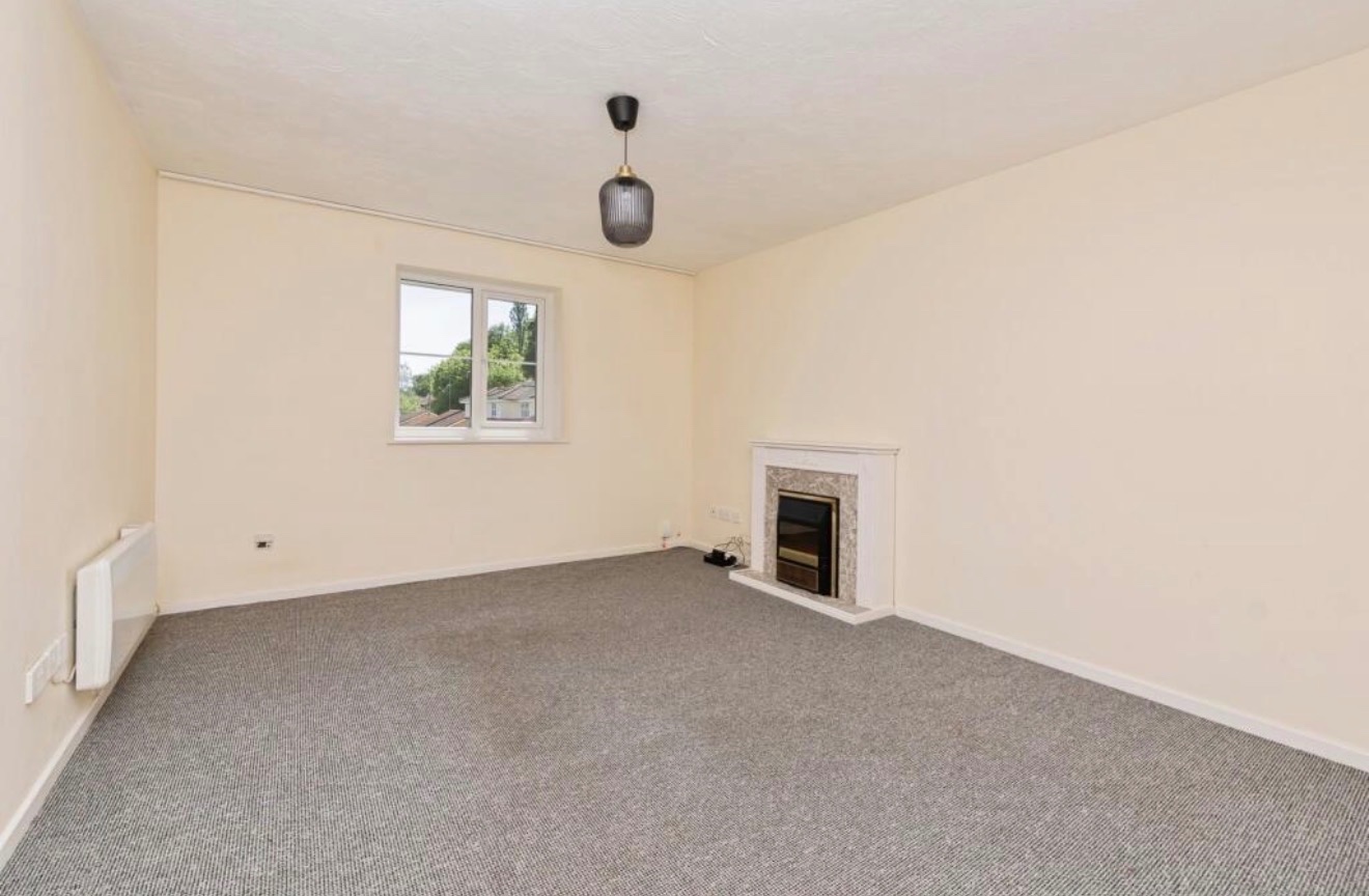 2 Bed Flat, St Annes Park, BS4 photo 5