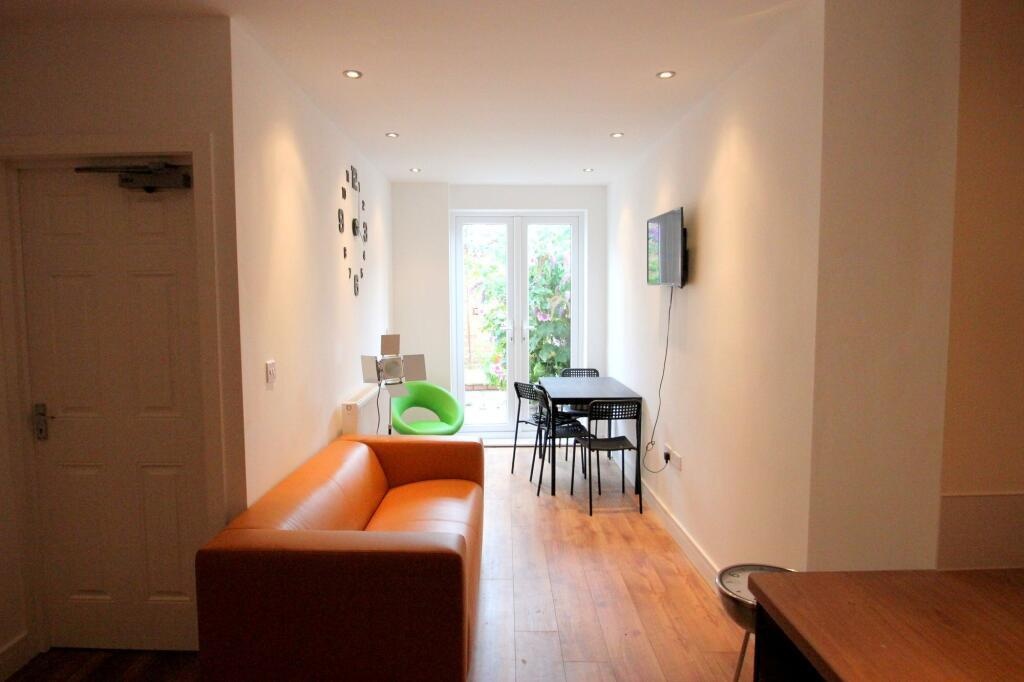 6 Bed Semi-Detached House, Fitzroy St, CF24