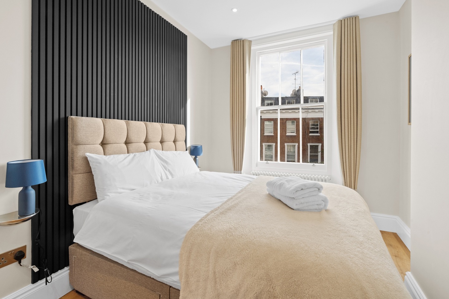 2 Bed Flat, Old Brompton Road, SW5 photo 3