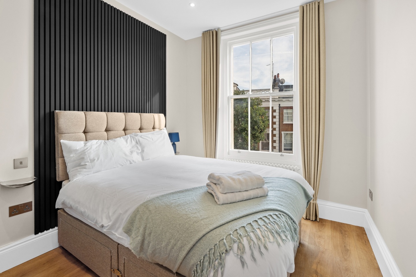 2 Bed Flat, Old Brompton Road, SW5