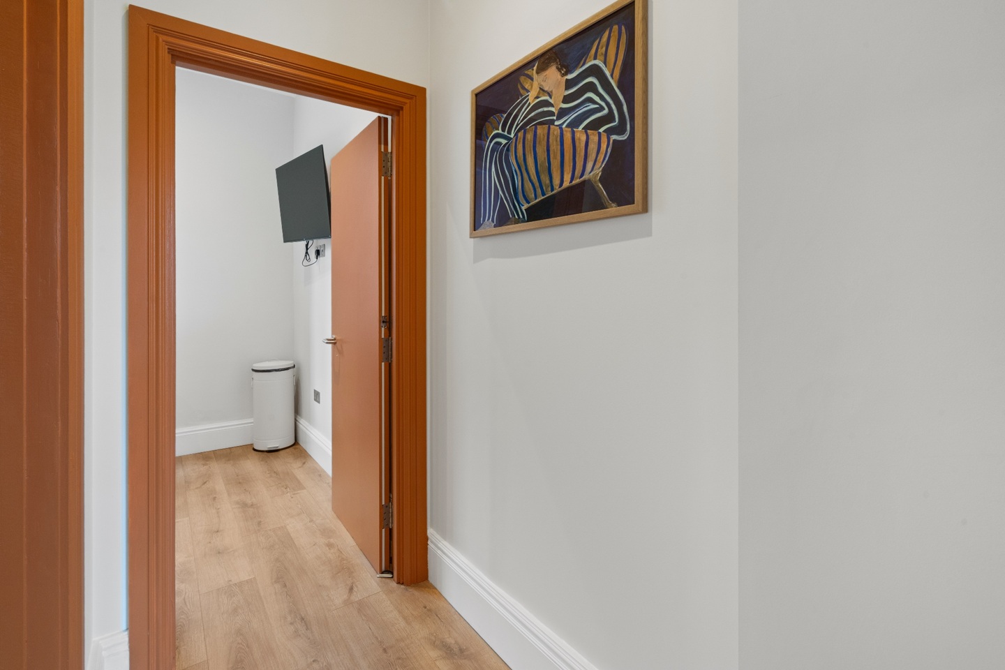 2 Bed Flat, Old Brompton Road, SW5 photo 5