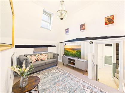 2 Bed Flat, High St, CO9