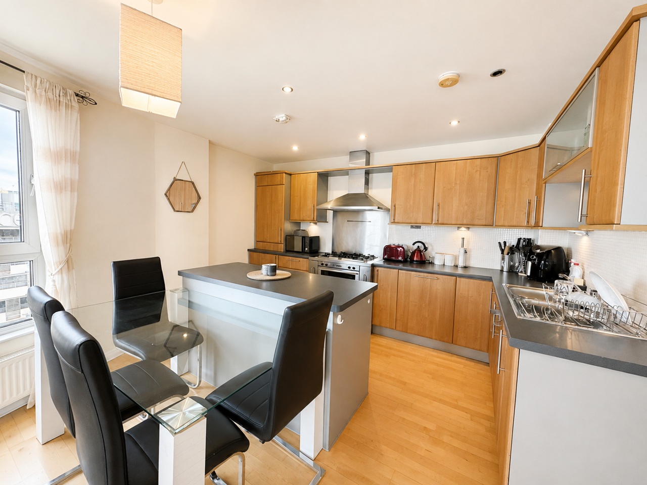 3 Bed Flat, Portland Gardens, EH6 photo 5