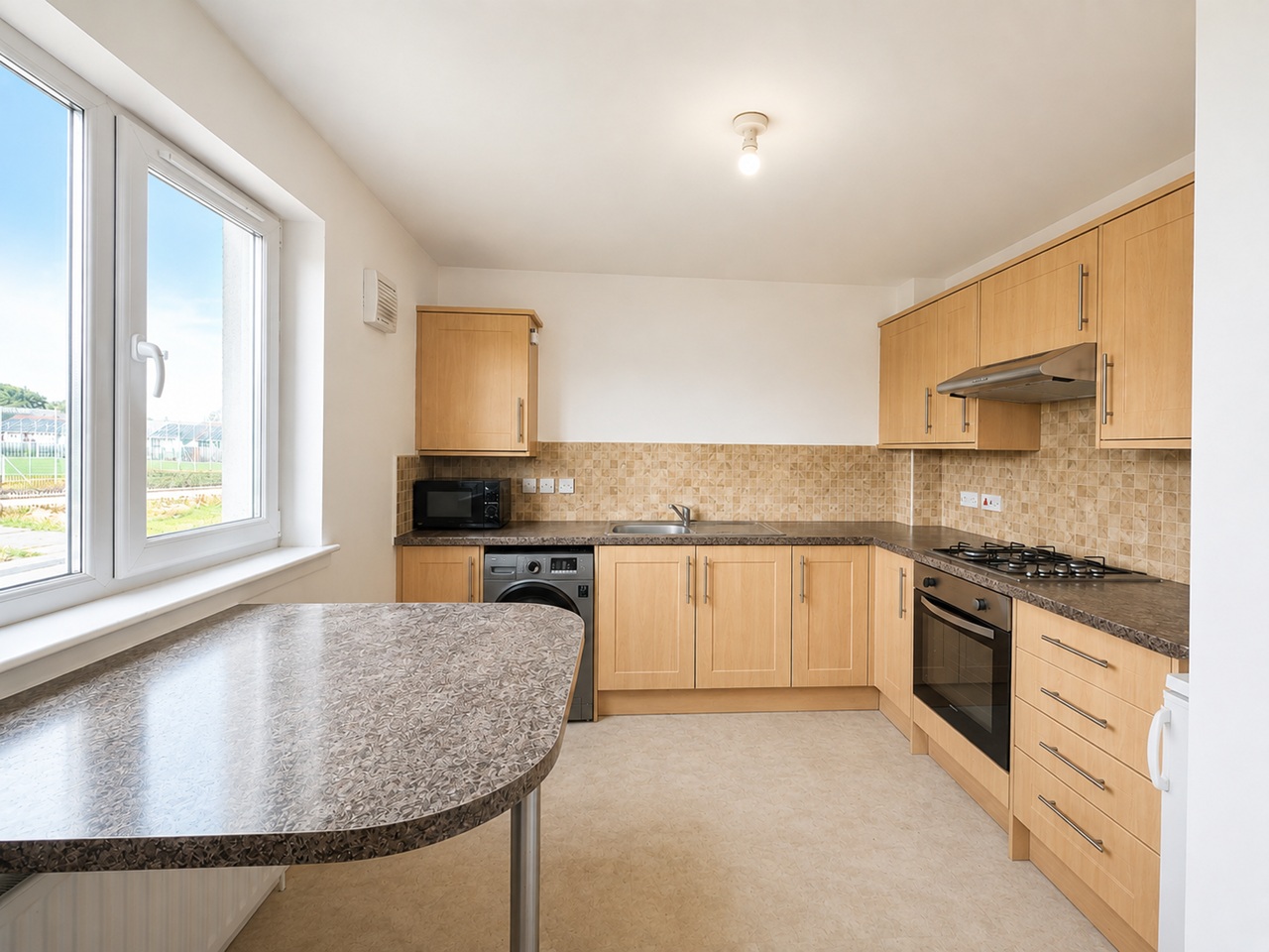 2 Bed Flat, Saughton Road, EH11 photo 2