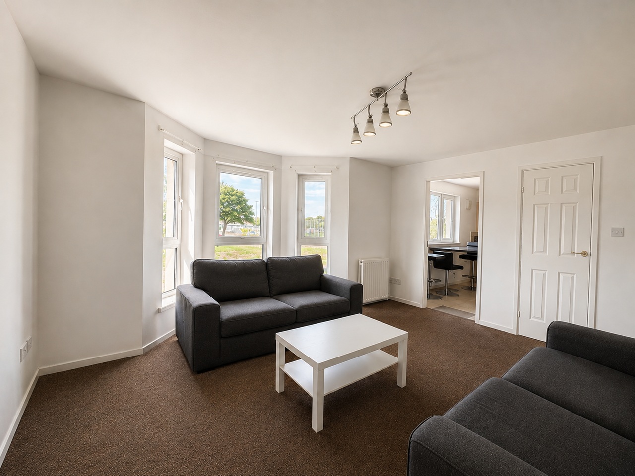 2 Bed Flat, Saughton Road, EH11