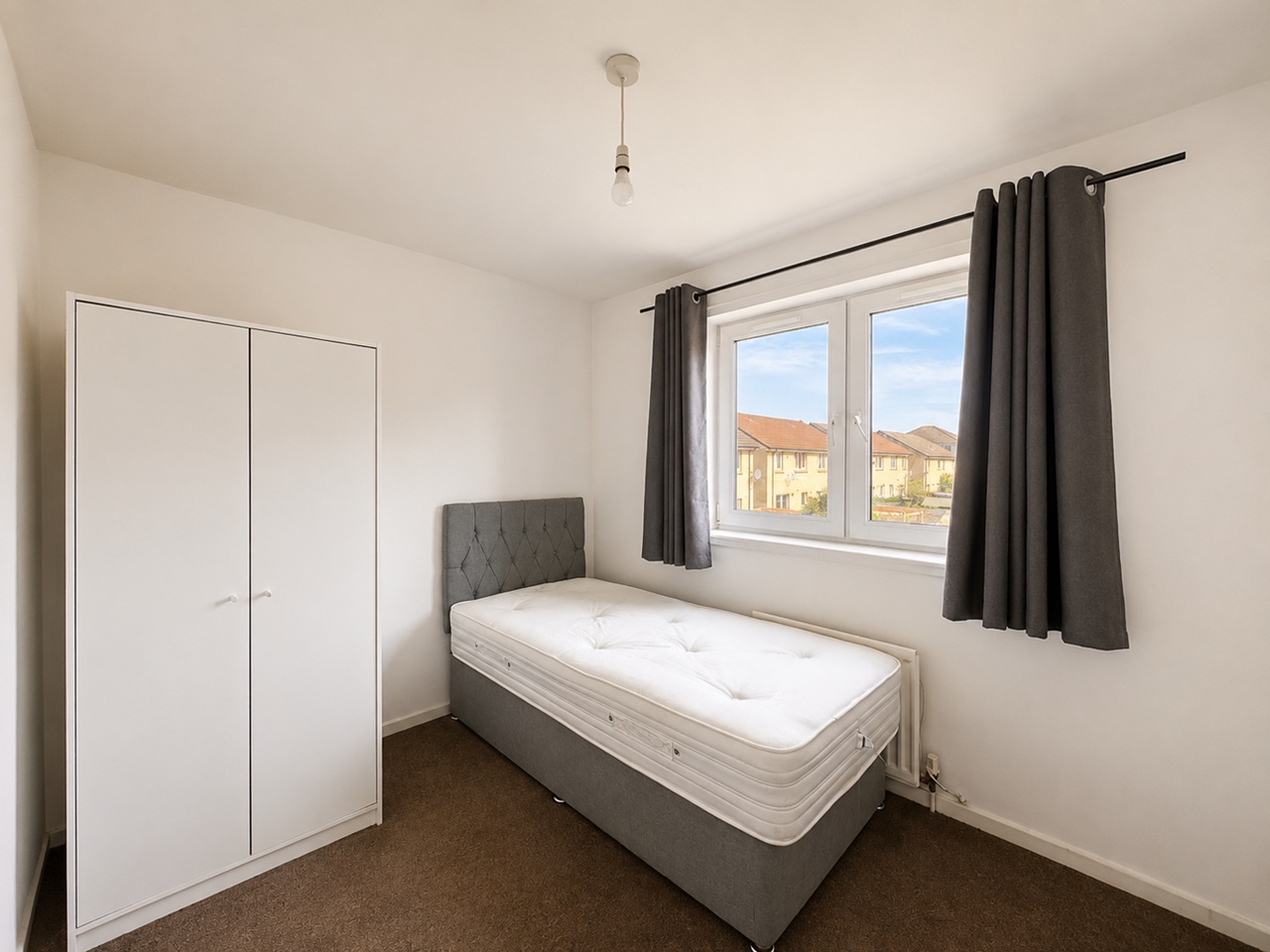 2 Bed Flat, Saughton Road, EH11 photo 4