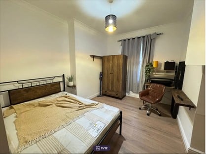 Studio Flat, Burdett Road, E14