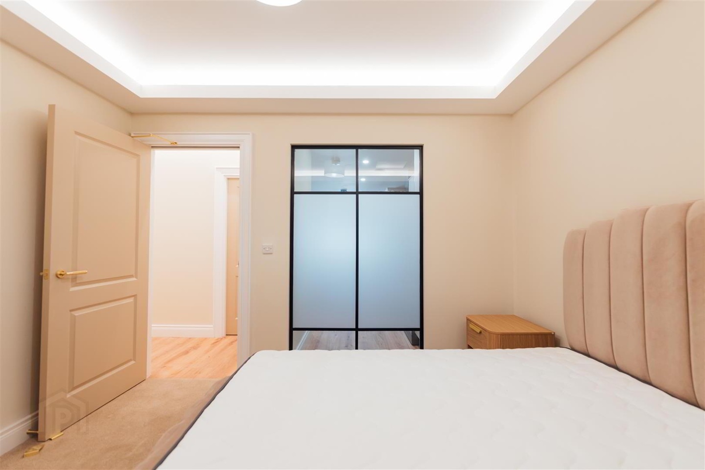 2 Bed Flat, Lower Crescent, BT7 photo 3