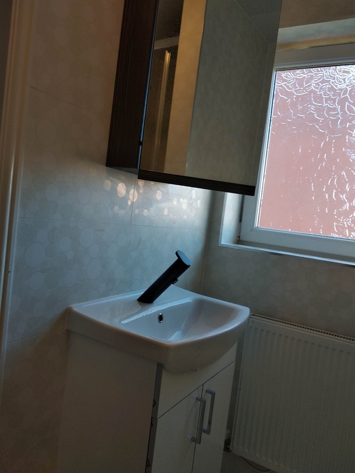 Room in a Shared House, Manchester, M13 photo 5