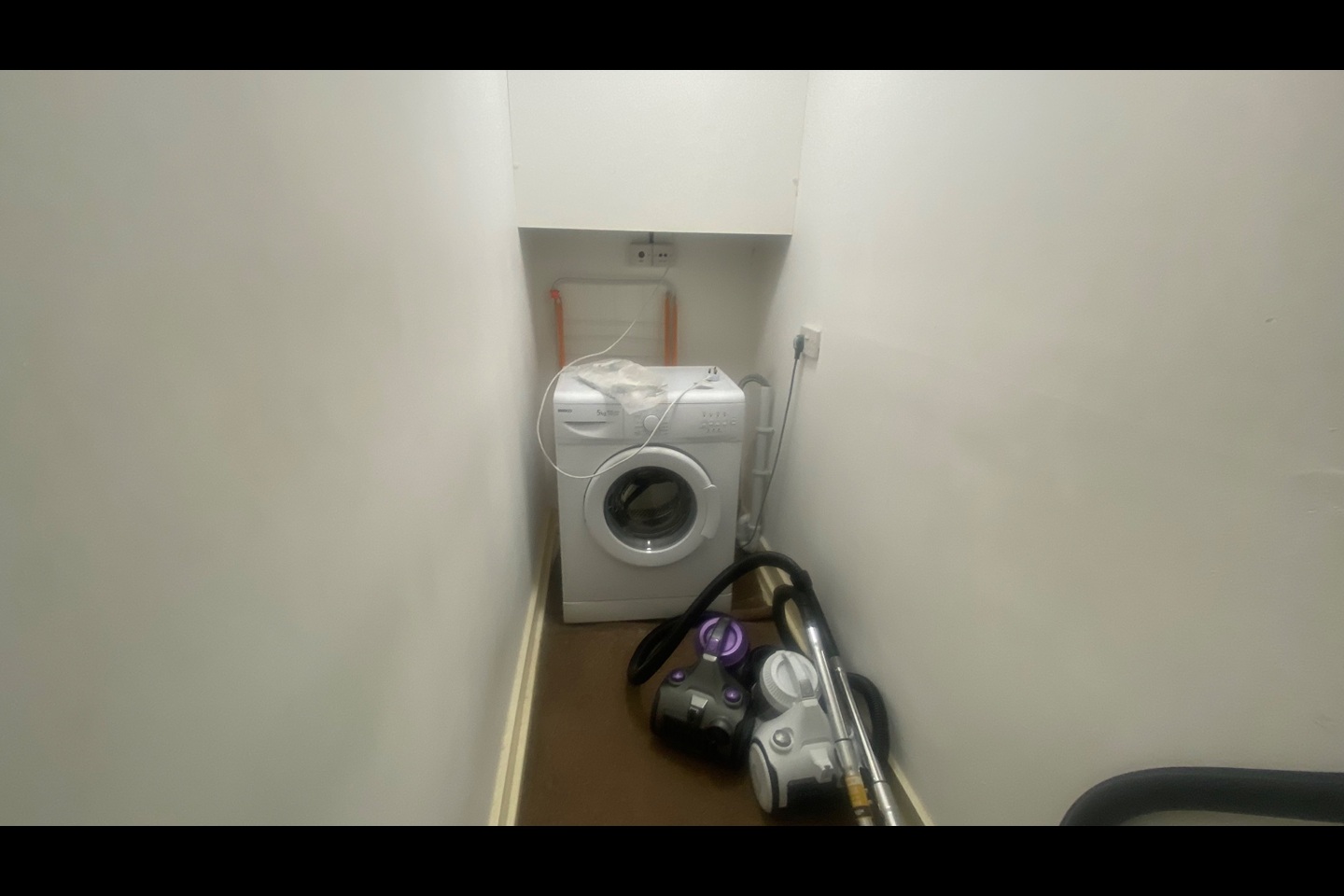 2 Bed Flat, Moss St, L6 photo 3