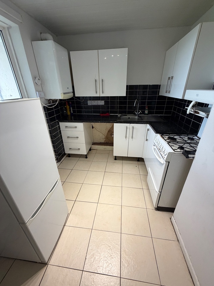 2 Bed Flat, Danesmoor House, B25 photo 5