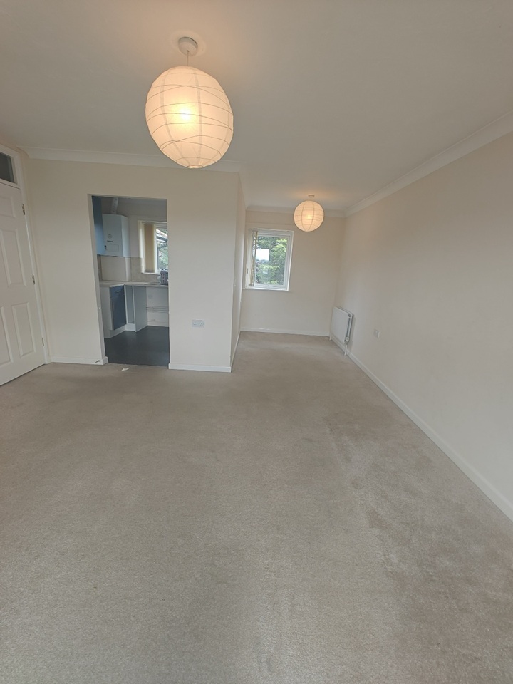 2 Bed Flat, Bridgewater Court, SO15 photo 3
