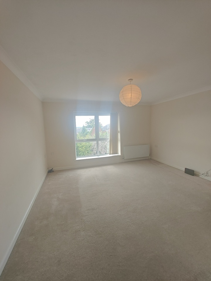 2 Bed Flat, Bridgewater Court, SO15 photo 2