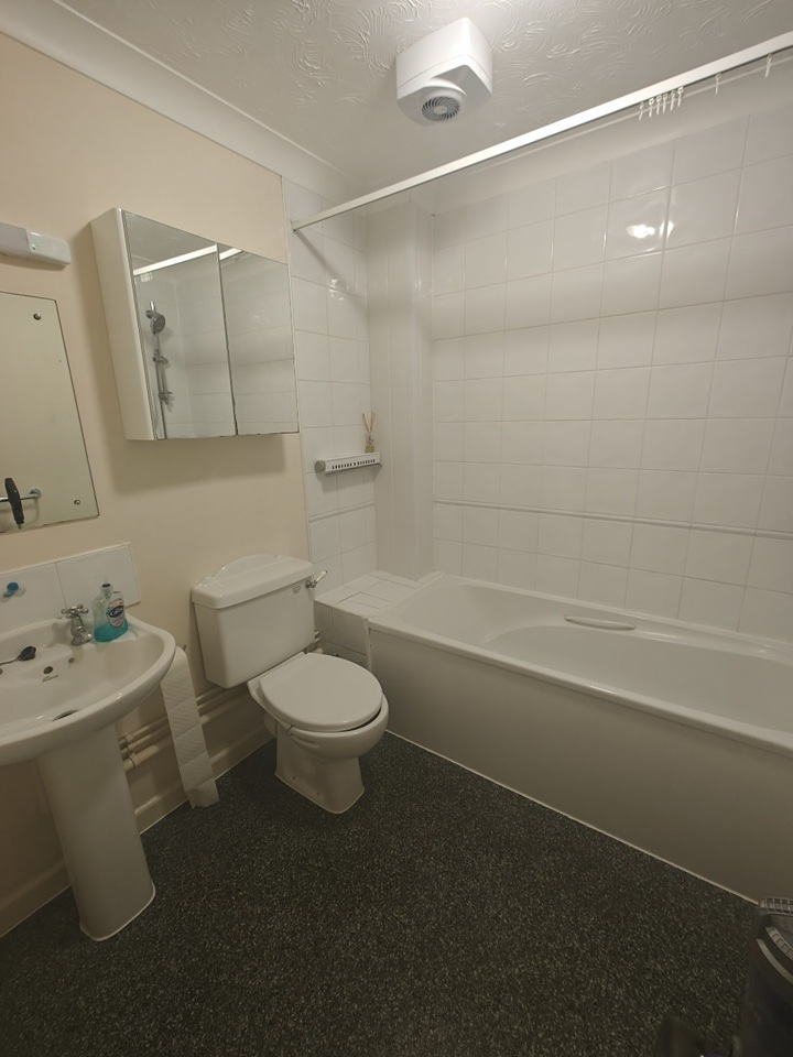 2 Bed Flat, Bridgewater Court, SO15 photo 5