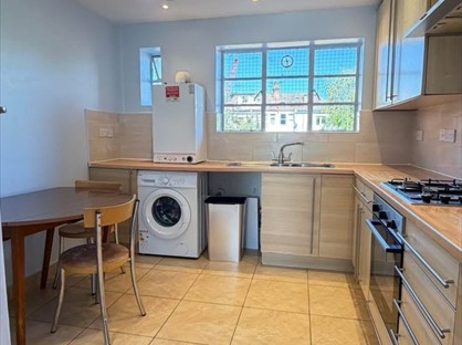 3 Bed Flat, Oman Court, NW2