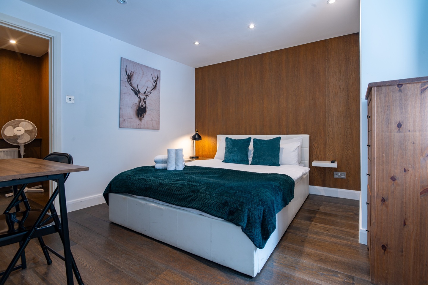 1 Bed Flat, Berwick St, W1F photo 2