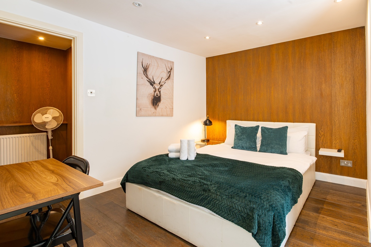 1 Bed Flat, Berwick St, W1F photo 4