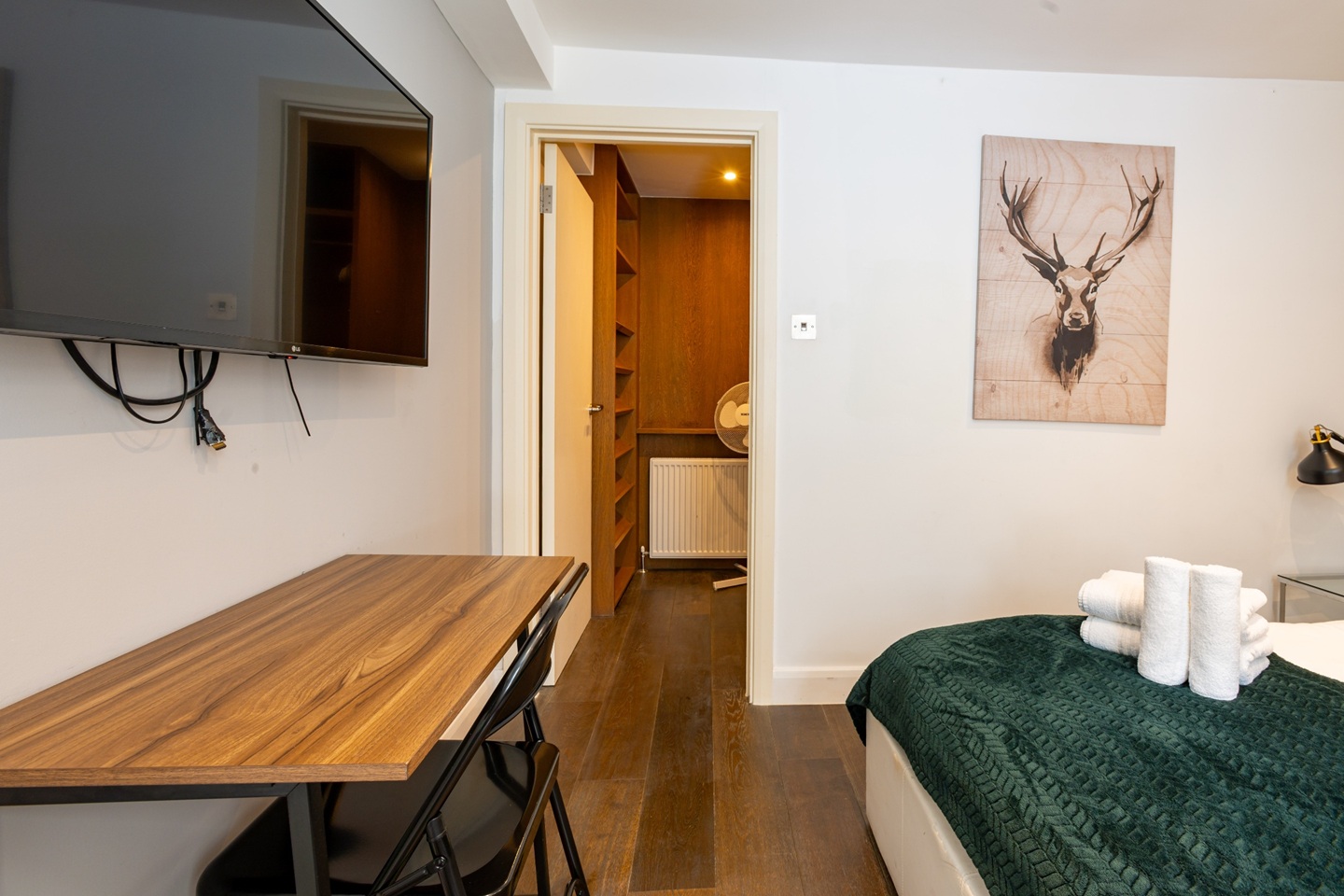 1 Bed Flat, Berwick St, W1F photo 5