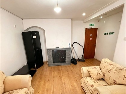 4 Bed Semi-Detached House, Brookhill Road, B8