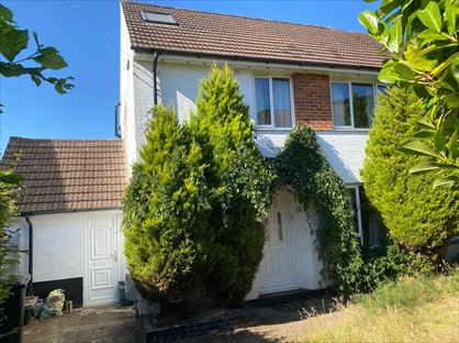 3 Bed Semi-Detached House, Blackthorn Road, RH2