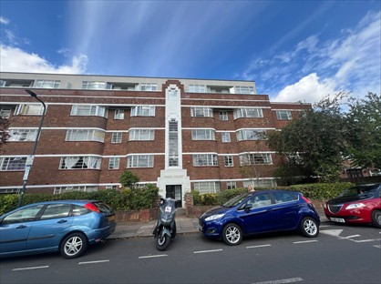 3 Bed Flat, Oman Court, NW2