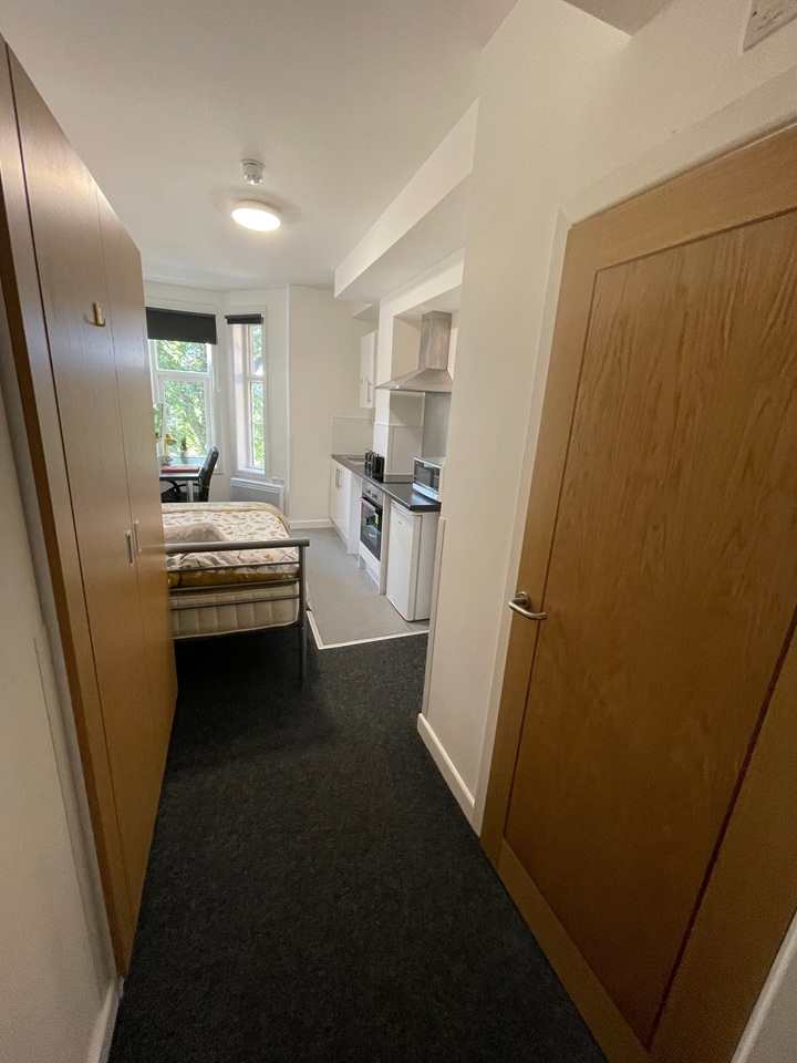 Studio Flat, Regent Road, LE1 photo 2