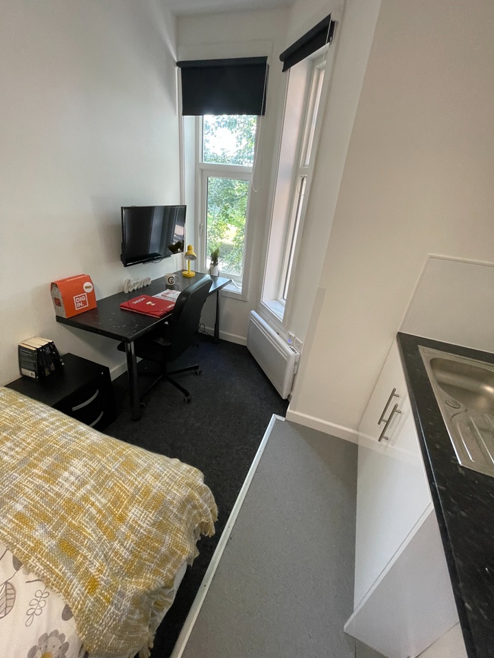 Studio Flat, Regent Road, LE1 photo 4