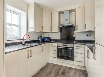 2 Bed Penthouse, Kitchener House, HP11