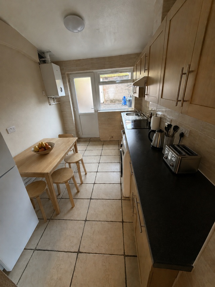 Room in a Shared House, Gloucester Road, BS7 photo 2