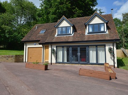 1 Bed Detached House, North Court, RG8