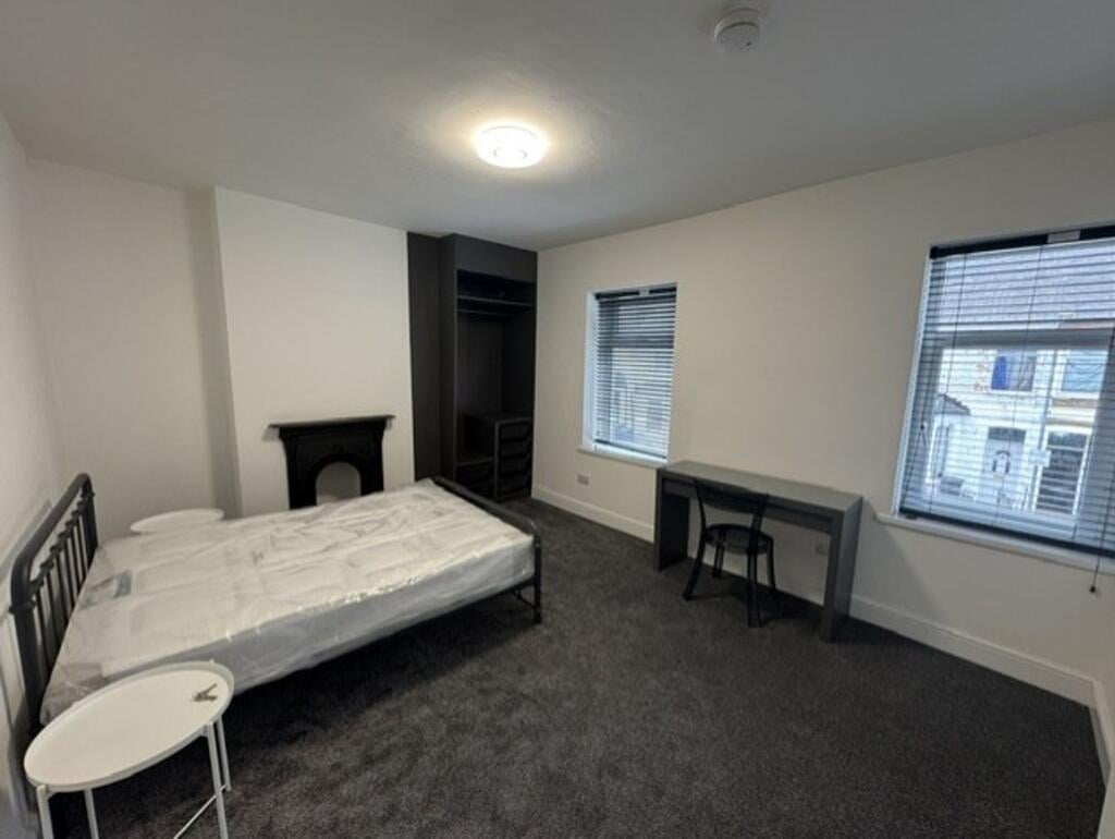 5 Bed Terraced House, Glenroy, CF24 photo 2