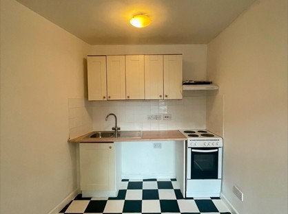 1 Bed Flat, Christchurch St East, BA11