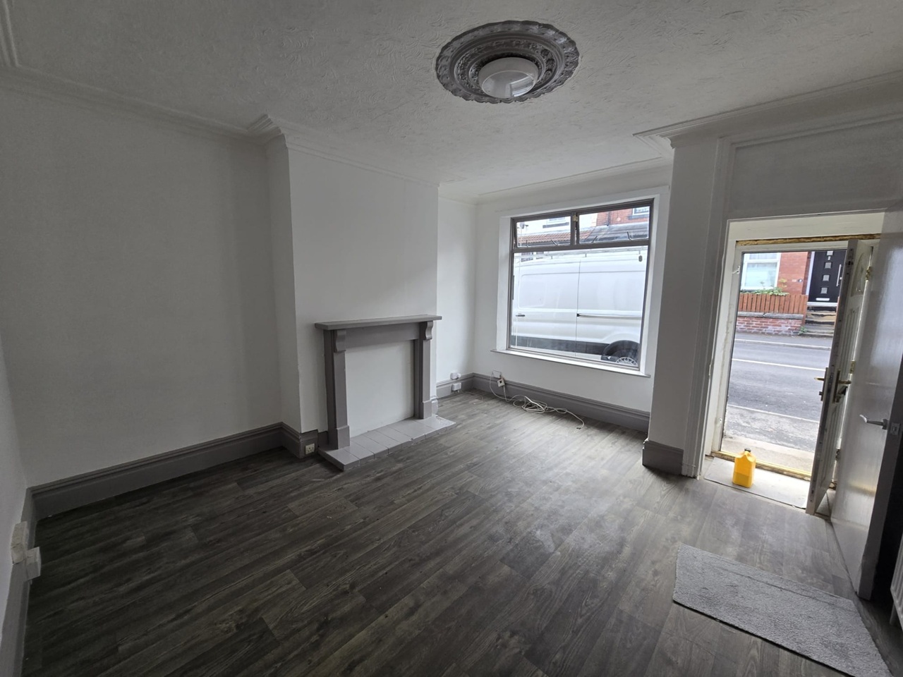 4 Bed Terraced House, Highthorne View, LS12 photo 3