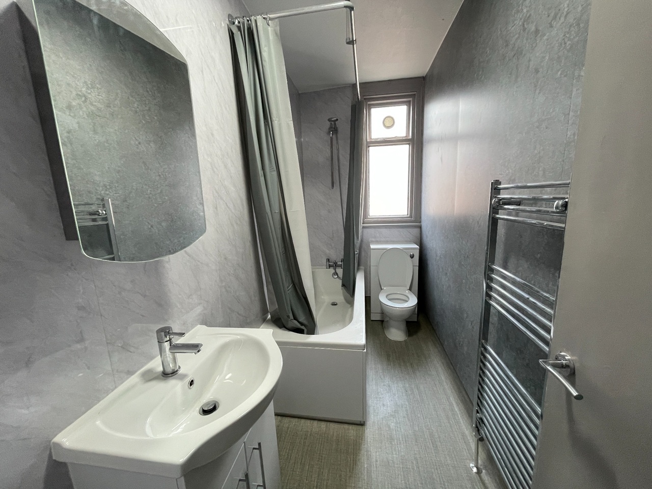 4 Bed Terraced House, Highthorne View, LS12 photo 5