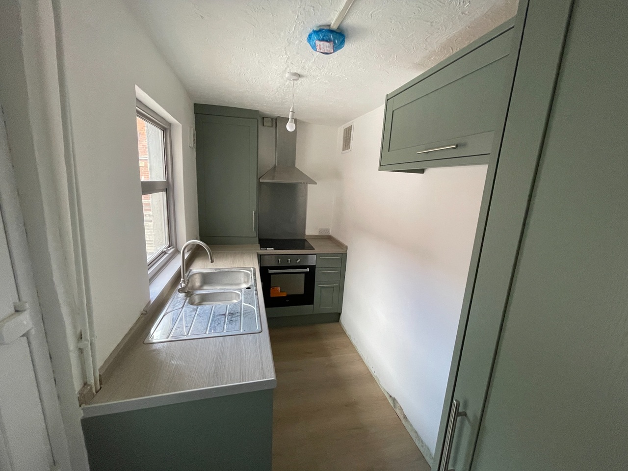 4 Bed Terraced House, Highthorne View, LS12
