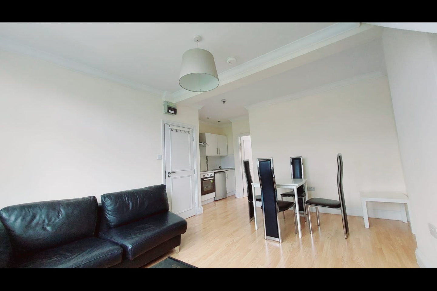 1 Bed Flat, Hilltop Road, NW6 photo 2
