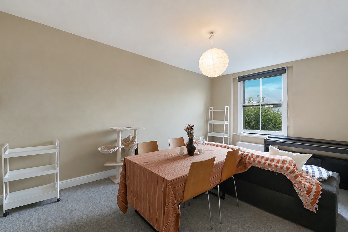 2 Bed Flat, Ladbroke Grove, W10 photo 2