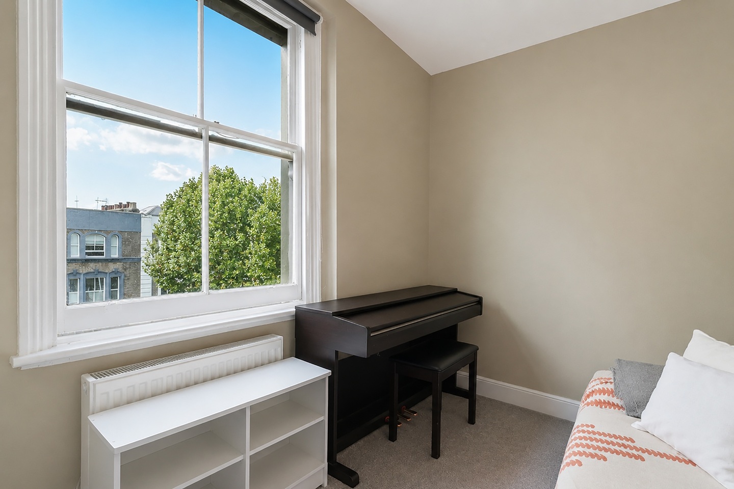 2 Bed Flat, Ladbroke Grove, W10 photo 3