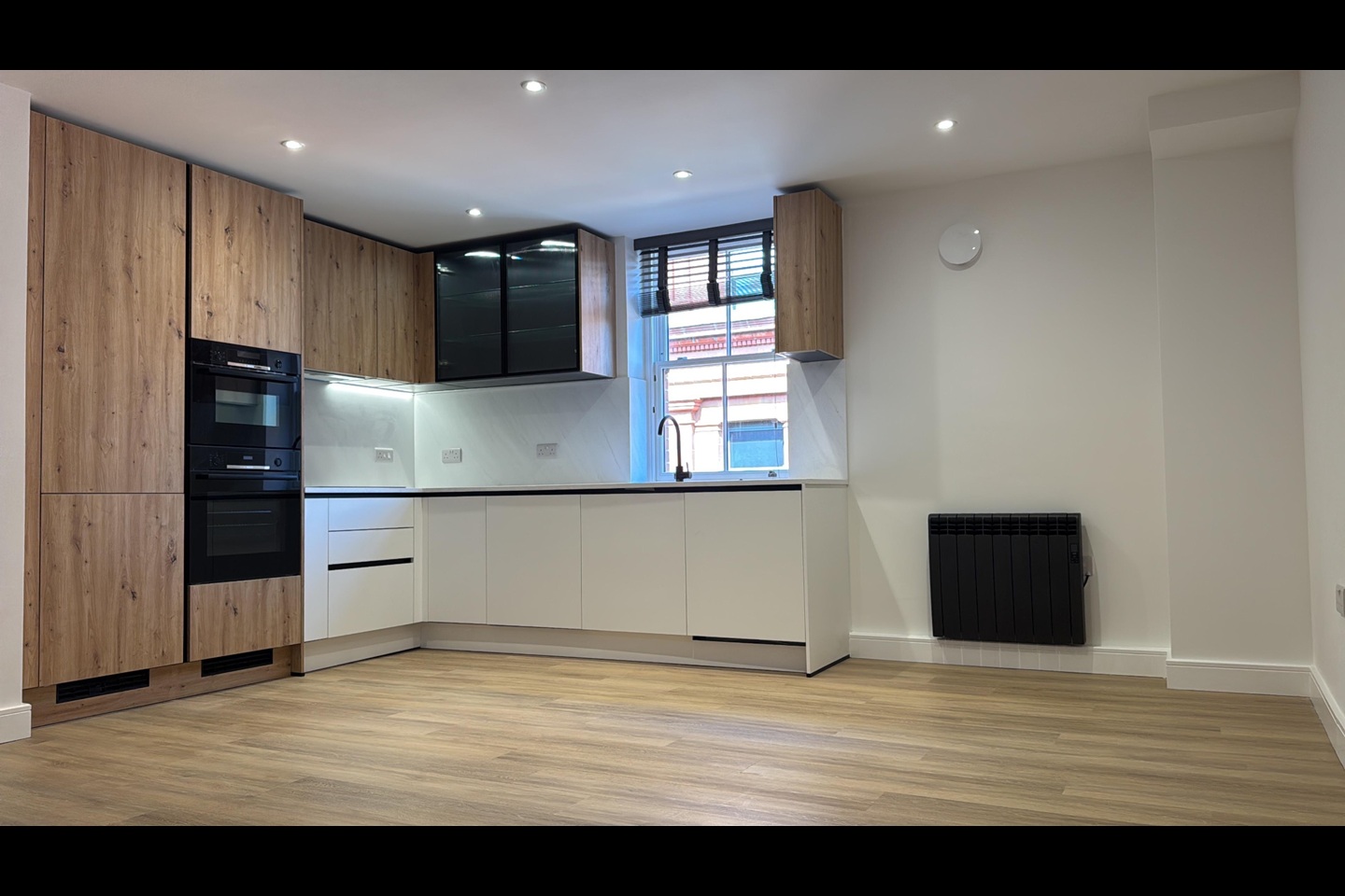 2 Bed Flat, Banking Quarter, BS3 photo 2