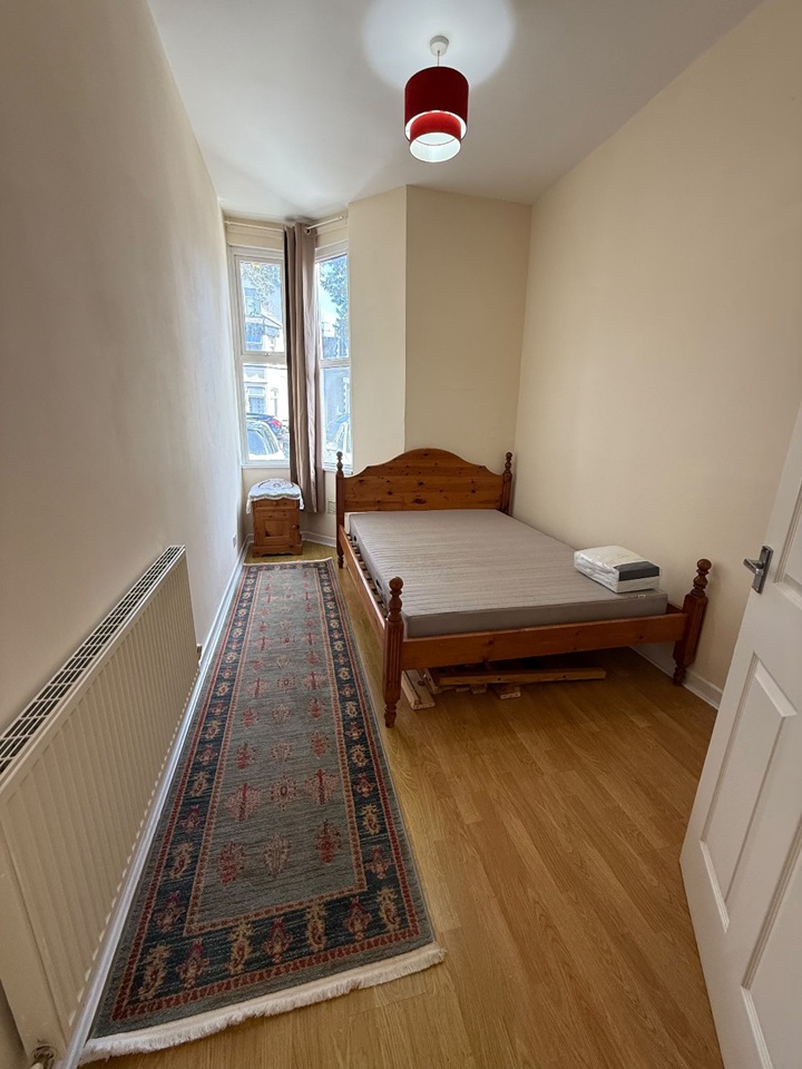 2 Bed Flat, Roath, CF24 photo 3
