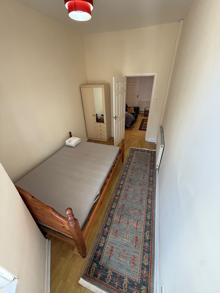 2 Bed Flat, Roath, CF24 photo 4