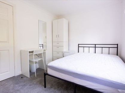 Room in a Shared Flat, Thornton Close, GU2