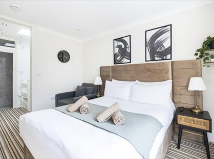 Studio Flat, Studd St, N1